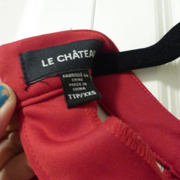 LE CHATEAU red criss cross front sleeveless top with gold beads - Picture 8 of 8